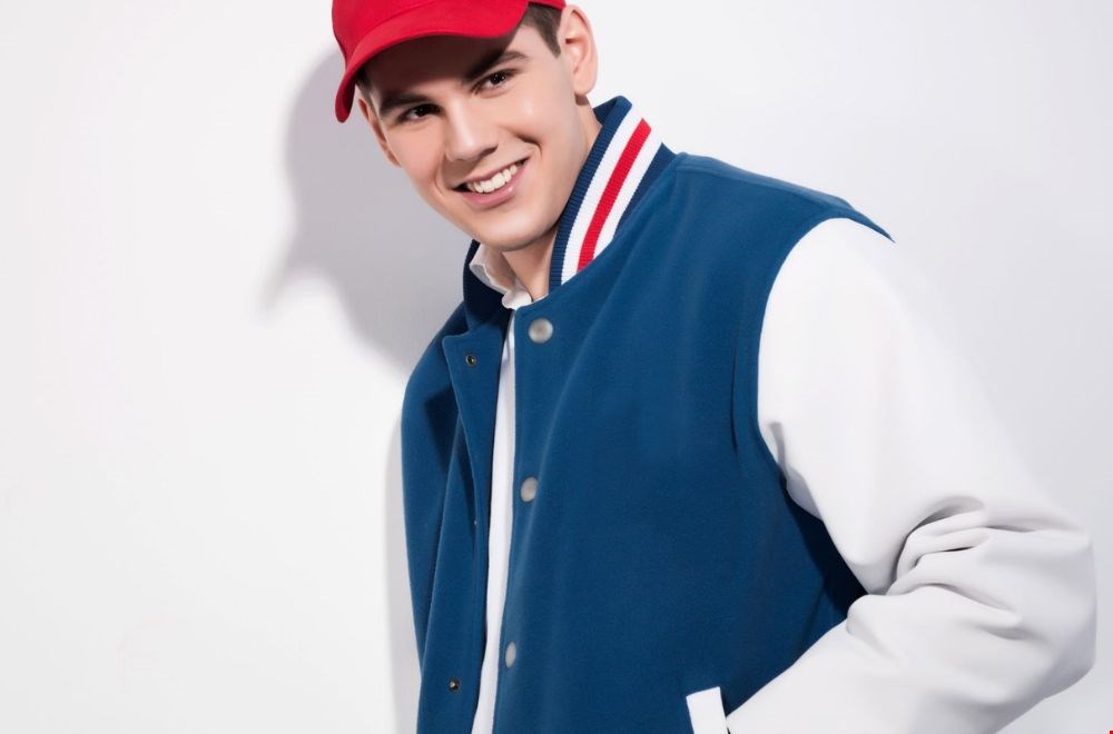 Het baseball jacket: van sportuniform naar icoon van stedelijke mode Het baseball jacket: van sportuniform naar icoon van stedelijke mode